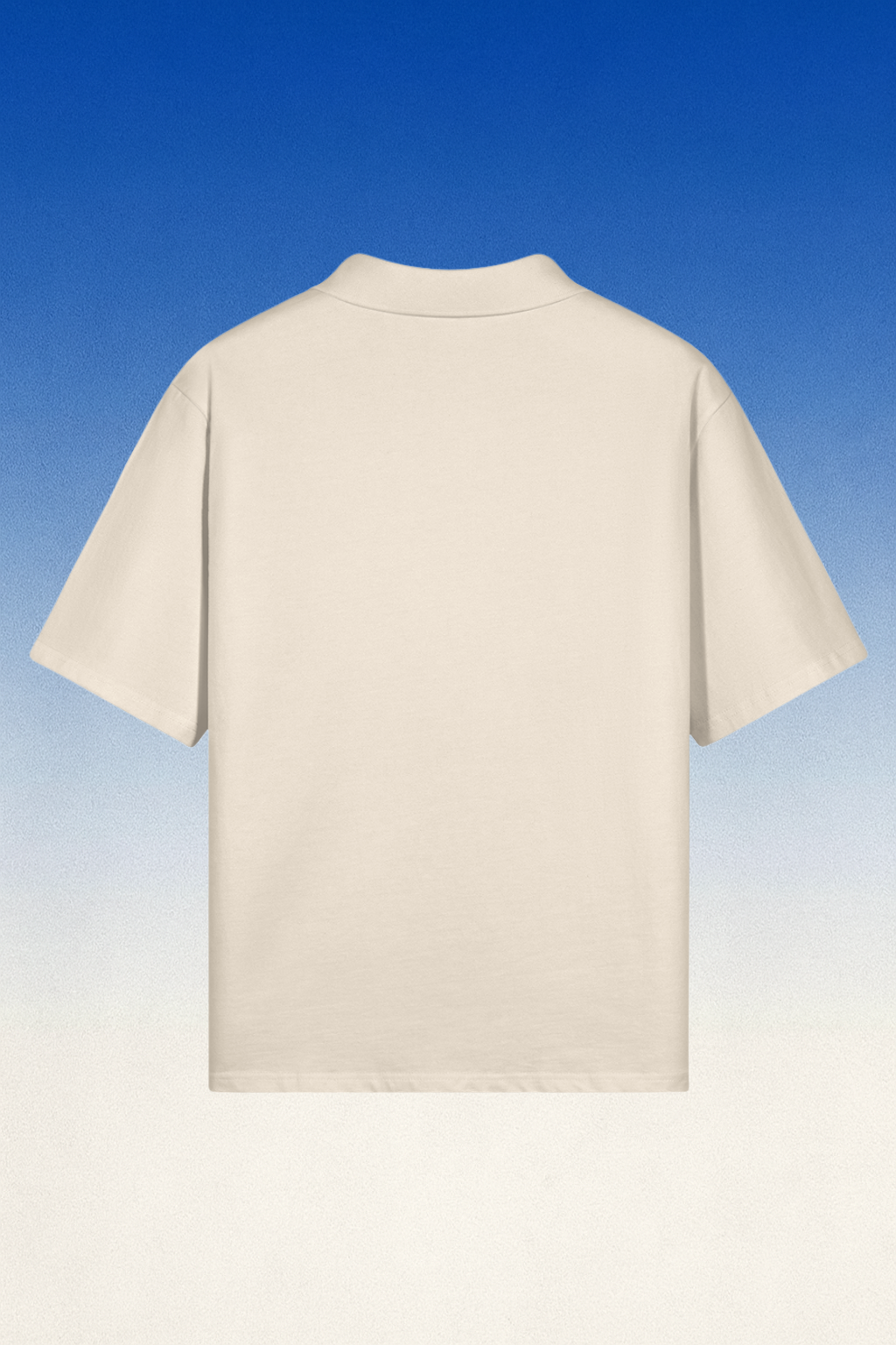Dos du polo beige Moresca “Rooted in Rituals” — vue arrière, coupe relaxed/boxy, manches courtes, sans marquage.