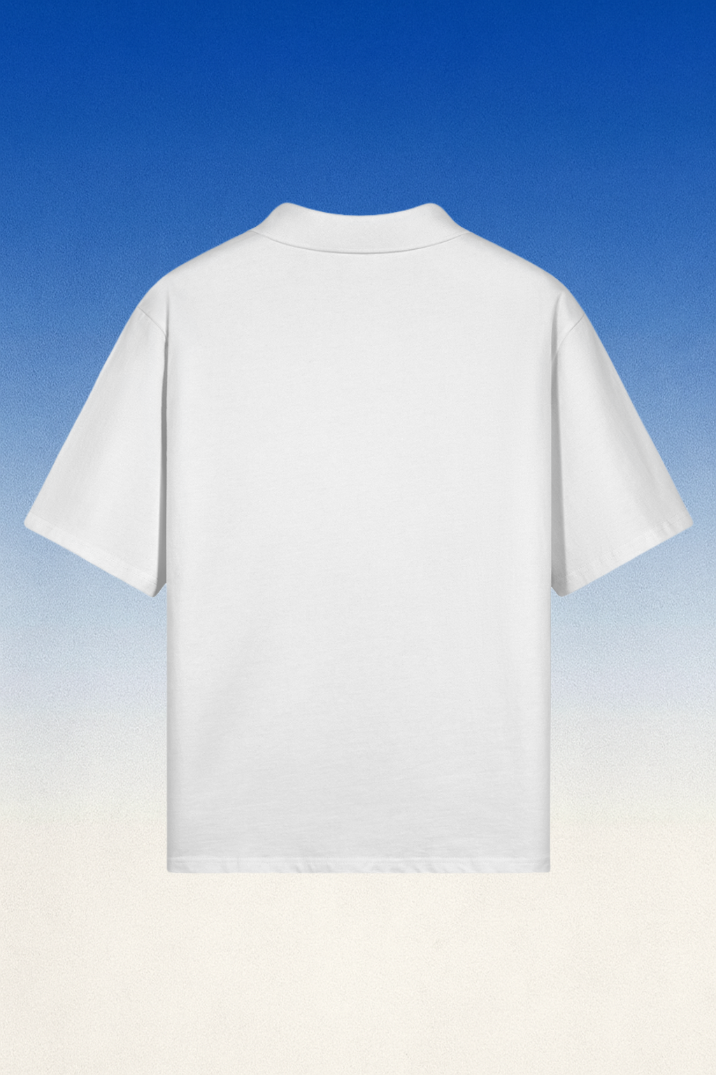 Dos du polo blanc Moresca “Rooted in Rituals” — vue arrière, coupe relaxed/boxy, manches courtes, sans marquage.